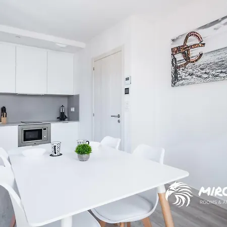 Hotel apartamentowy Mirotza And