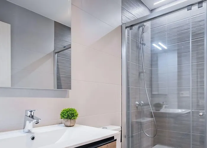 Ξενοδοχείο με διαμερίσματα Mirotza And 4*